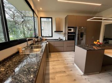 Casa · 300m² · 7 Ambientes · Venta - Oportunidad Casa Planta Baja - La Pankana