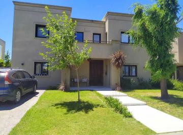 Casa · 270m² · 4 Ambientes · Casa en Venta en La Comarca, General Pacheco, Tigre