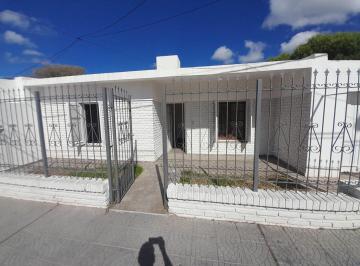 Casa · 400m² · 4 Ambientes · 1 Cochera · Casa en Oliva