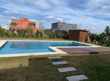 Casa · 180m² · 5 Ambientes · 2 Cocheras · Venta Casa 5 Amb Pileta B. Santa Rita Canning