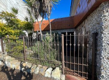 Casa · 104m² · 4 Ambientes · 1 Cochera · Venta de Casa de 4 Ambientes en La Tablada