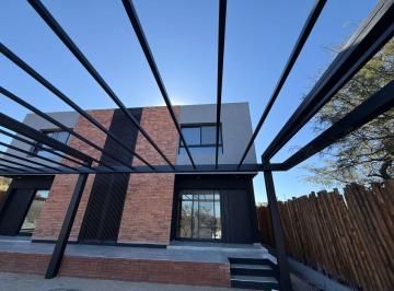 Casa de 7 ambientes, Villa Allende · Hermoso Dúplex de Categoría en Housing Las Marías Villa Allende