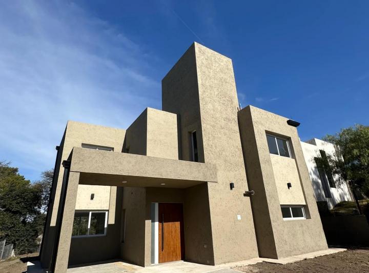 Casa · 161m² · 6 Ambientes · 1 Cochera