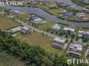Terreno · 800m² · Terreno en Venta en Naudir Aguas Privadas Lote Interno Pg