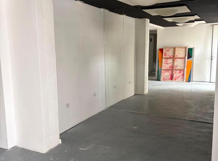 Oficina comercial · 200m² · 8 Ambientes · 4 Cocheras