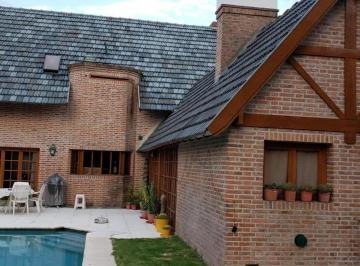 Casa · 220m² · 4 Ambientes · 3 Cocheras · Casa Venta Campo Chico Country Club Pilar