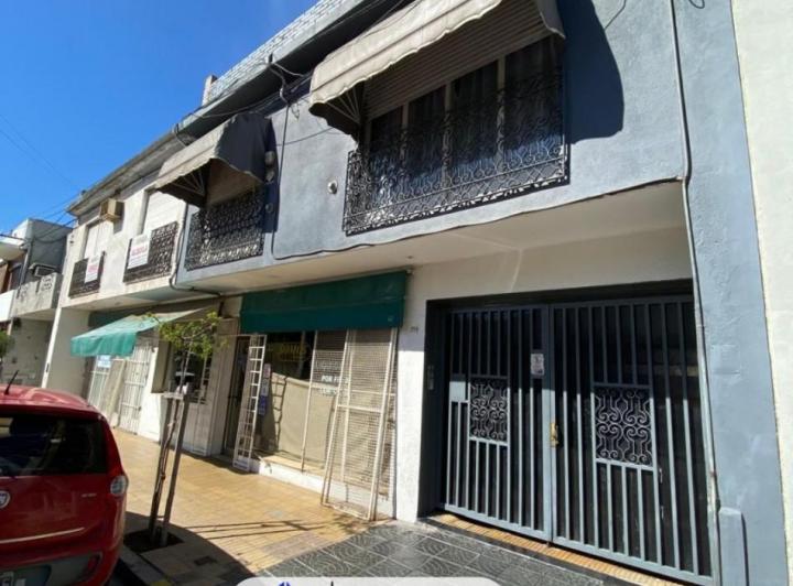 PH Amplio con Local Comercial en Pellegrini 210