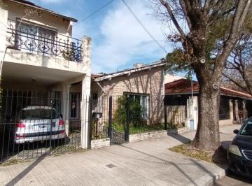 Casa de 7 ambientes, San Isidro · ¡Oportunidad en Martínez! Casa en Venta, a Reciclar. Excelente Lote 260 m y Ubicación.