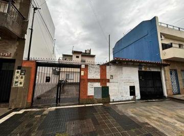 PH de 3 ambientes, Avellaneda · Amplio Departamento Tipo Casa de 3 Amb. con Cochera y Patio en Planta Baja (Sin Expensas!)