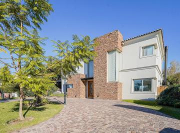 Casa · 290m² · 5 Ambientes · 2 Cocheras · Venta Casa 5 Ambientes en San Benito Villanueva con Salida Al Rio