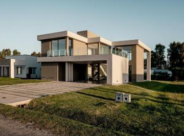 Casa · 209m² · 4 Ambientes · Casa en Venta - San Vicente