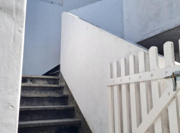 PH de 2 ambientes, Vicente López · PH en Olivos - 2 Amb con Pequeña Terraza!