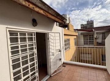 Casa de 4 ambientes, Floresta · Espectacular Triplex Al Frente con Patio y Terraza. Excelente Ubicación.
