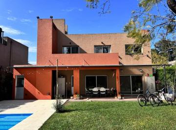 Casa · 232m² · 5 Ambientes · 3 Cocheras · Casa 5 Ambientes Venta Barrio Las Cabañas Village