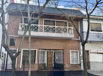 Casa · 122m² · 4 Ambientes · Venta Casa 4 Ambientes con Patio y Parrillero en Gerli Oeste