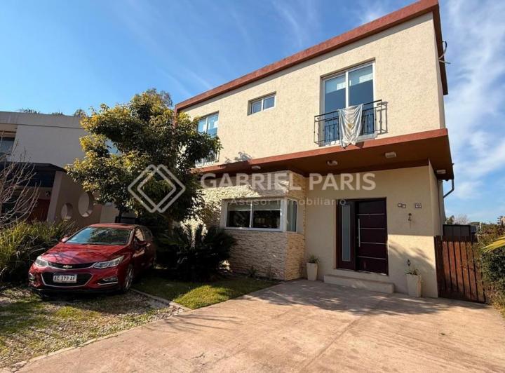 Casa · 130m² · 4 Ambientes · 2 Cocheras