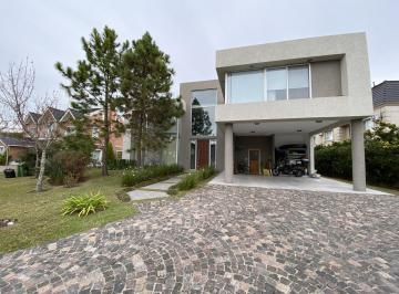 Casa · 400m² · 7 Ambientes · 2 Cocheras · Casa en Venta Ubicado en Los Castores, Nordelta, Tigre