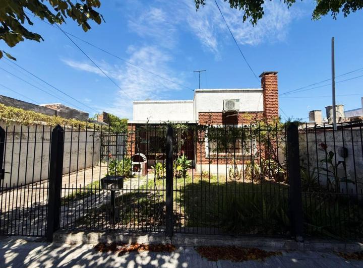 Casa · 200m² · 4 Ambientes · 1 Cochera