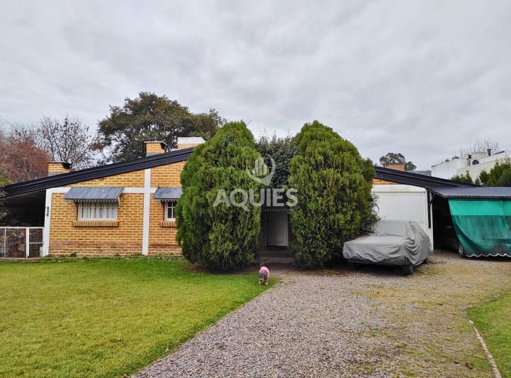 Casa · 200m² · 5 Ambientes · 2 Cocheras