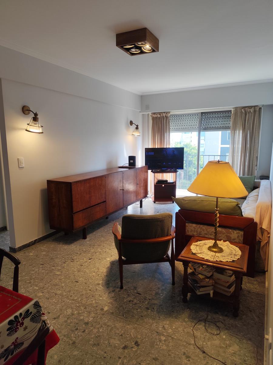 Departamento de 3 ambientes al frente — Plaza Rocha