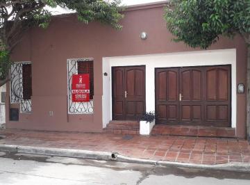 Casa de 5 ambientes, Córdoba · Alquiler Bº Colon Castilla 1923 1 Dormitorio + Escritorio + Garaje + Patio