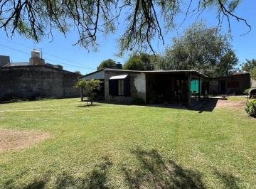 Casa · 84m² · 4 Ambientes · 1 Cochera · Venta Casa 2 Dorm. + Depto B°granja de Funes