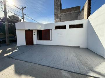 Casa · 155m² · 2 Dormitorios · 2 Cocheras · Vendo Casa Esquina con Gran Potencial - Altamira