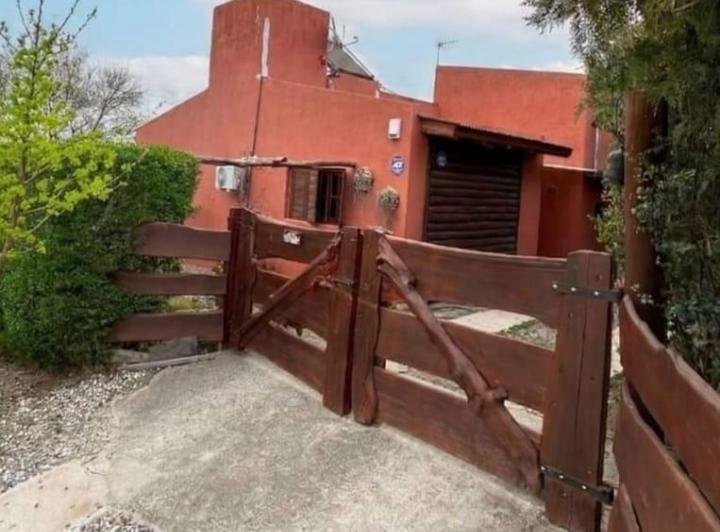 Casa · 200m² · 5 Ambientes