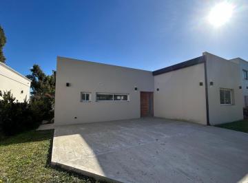 Casa · 96m² · 5 Ambientes · 2 Cocheras · Casa en Zona Norte Pilar del Este