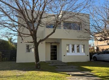 Casa · 160m² · 5 Ambientes · 1 Cochera · Casa Chalet en Venta en La Comarca, General Pacheco, Tigre