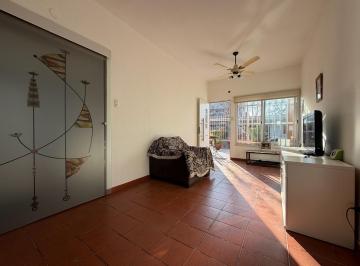 Casa · 143m² · 5 Ambientes · 2 Cocheras · Casa Cochera Tres Dorm. Patios La Florida Cramer Al 4100