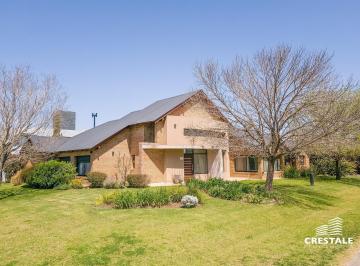 Casa · 330m² · 6 Ambientes · 2 Cocheras · Venta - Casa 4 Dorm. con Jardín y Piscina en Barrio Privado - Kentucky Club de Campo.