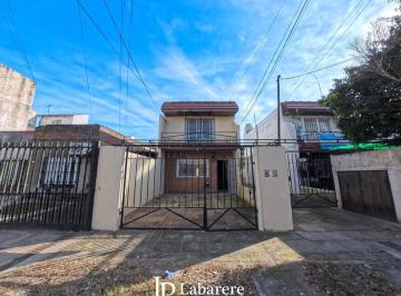 PH · 70m² · 3 Ambientes · 1 Cochera · PH en Lomas del Mirador