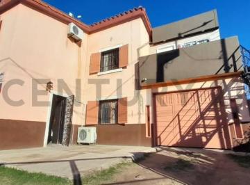 Casa · 150m² · 8 Ambientes · 1 Cochera · Venta Casa Grande con Depto en Villa Posse