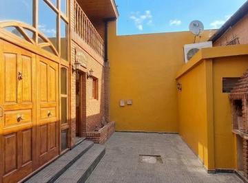 Casa · 244m² · 5 Ambientes · 2 Cocheras · Casa Venta 5 Amb Local Comercial Garage