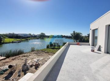 Casa · 350m² · 5 Ambientes · 1 Cochera · Casa Chalet en Venta en El Cantón Norte, El Cantón, Escobar