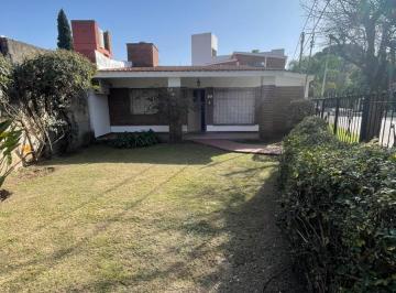 Casa · 180m² · 6 Ambientes · 1 Cochera · Casa en Jardín Espinosa Alquiler