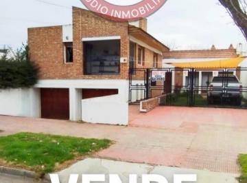 Casa · 300m² · 5 Ambientes · 4 Cocheras · Casa - Viedma