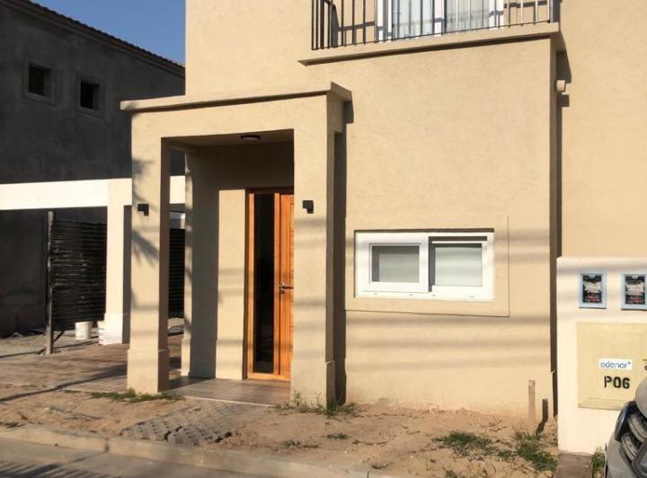 Casa · 79m² · 3 Ambientes · 1 Cochera
