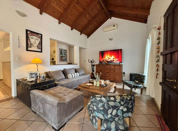 Casa · 155m² · 5 Ambientes · 2 Cocheras