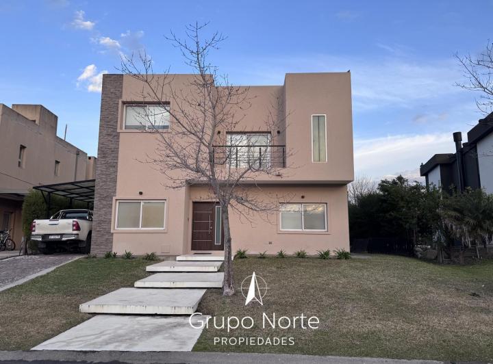 Casa · 224m² · 5 Ambientes · 4 Cocheras