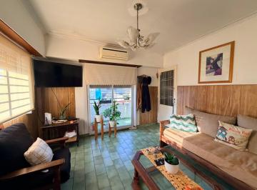 PH · 83m² · 5 Ambientes · 1 Cochera · Casa en Venta Los Hornos Apta Banco