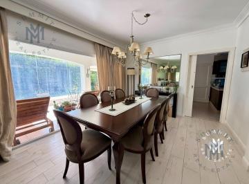 Casa · 260m² · 5 Ambientes · 4 Cocheras · Casa en Venta 5 Amb con Cochera Cerrada.