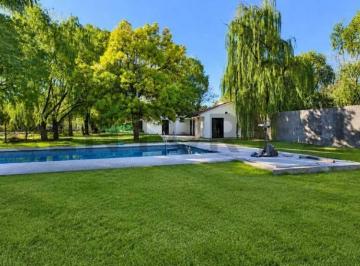 Casa · 322m² · 7 Ambientes · 1 Cochera · Venta de Casa en El Sauce Guaymallen Mendoza