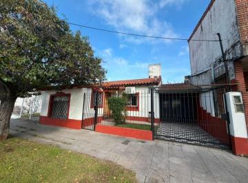 Casa de 4 ambientes, Lomas de Zamora · Casa en Venta 4 Ambientes 2 Cocheras