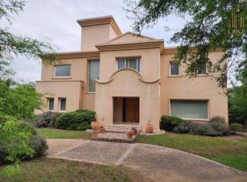 Casa · 1970m² · 12 Ambientes · 4 Cocheras · Casa en Venta - Potrerillo de Larreta