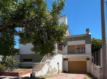 Casa · 260m² · 5 Ambientes · Casa en Viedma