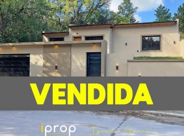 Casa · 145m² · 4 Ambientes · 1 Cochera · Espectacular Casa a Estrenar! en La Mejor Zona de Villa Giardino! Todos Los Servicios!
