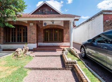 Casa · 115m² · 5 Ambientes · 2 Cocheras · Venta Casa 4 Ambientes con Gran Lote en Banfield