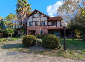 Casa · 200m² · 5 Ambientes · 5 Cocheras · Venta Casa en Barrio Santa Maria de Pilar